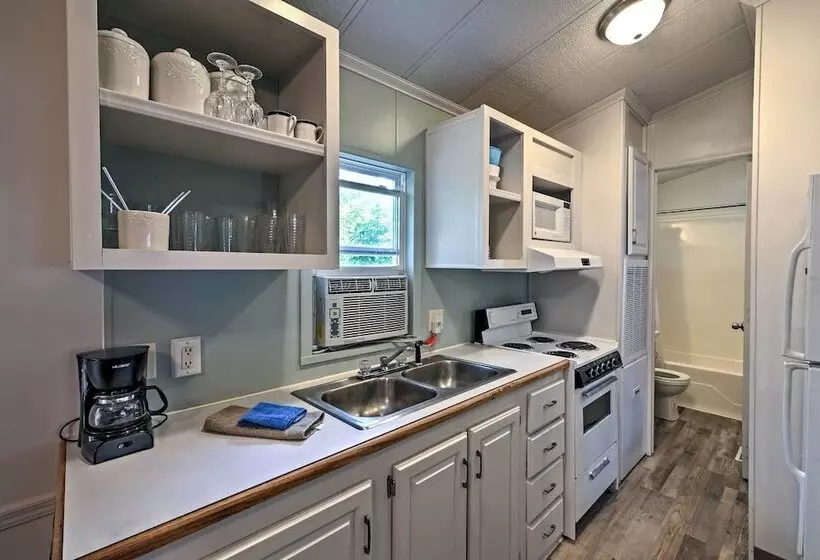 Cozy Middle Bass Cabin W/ Grill & Lagoon Access!