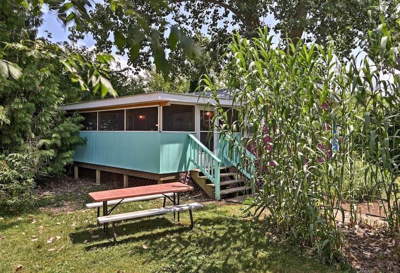 Cozy Middle Bass Cabin W/ Grill & Lagoon Access!