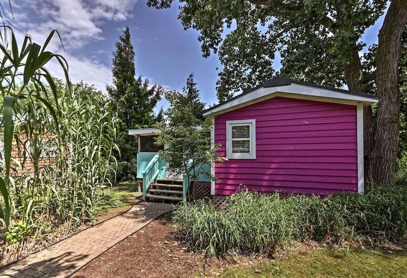 Cozy Middle Bass Cabin W/ Grill & Lagoon Access!