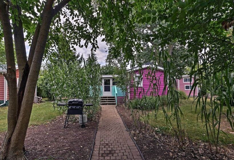 Cozy Middle Bass Cabin W/ Grill & Lagoon Access!