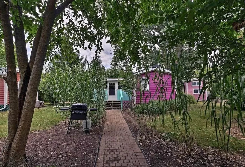 Cozy Middle Bass Cabin W/ Grill & Lagoon Access!