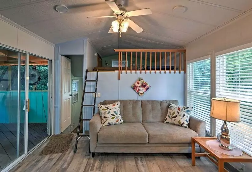 Cozy Middle Bass Cabin W/ Grill & Lagoon Access!
