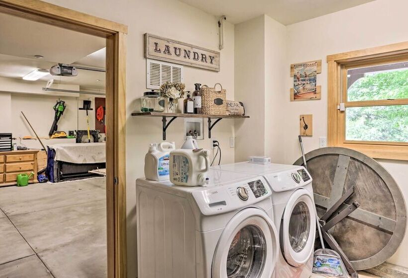 Steps To Lake: Cabin W/ Deck In Lake Arrowhead