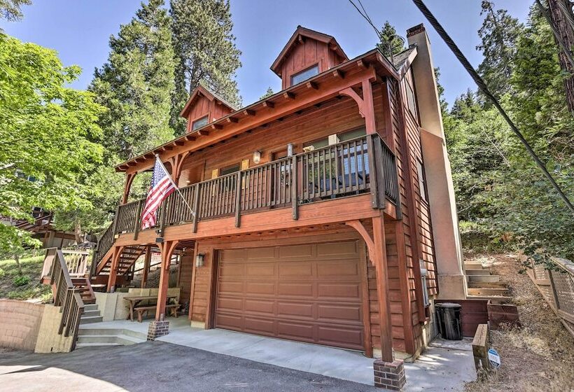 Steps To Lake: Cabin W/ Deck In Lake Arrowhead
