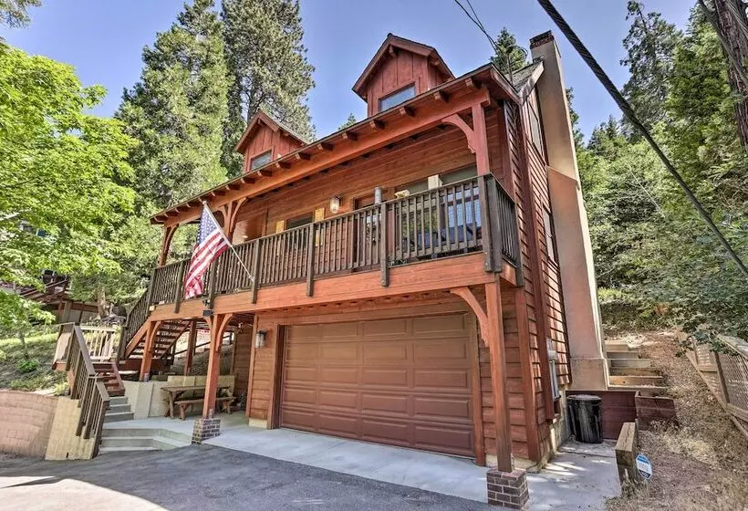 Steps To Lake: Cabin W/ Deck In Lake Arrowhead