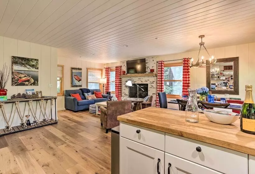 Steps To Lake: Cabin W/ Deck In Lake Arrowhead