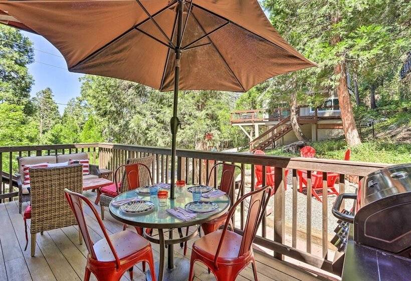 Steps To Lake: Cabin W/ Deck In Lake Arrowhead