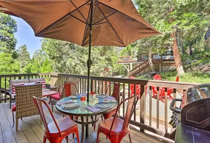 Steps To Lake: Cabin W/ Deck In Lake Arrowhead