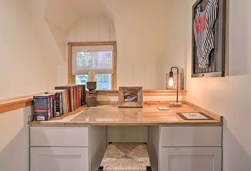 Steps To Lake: Cabin W/ Deck In Lake Arrowhead