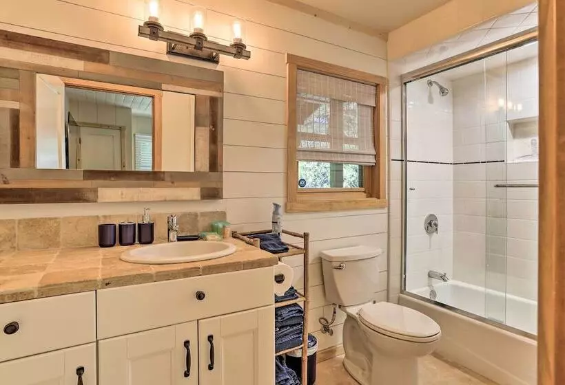 Steps To Lake: Cabin W/ Deck In Lake Arrowhead