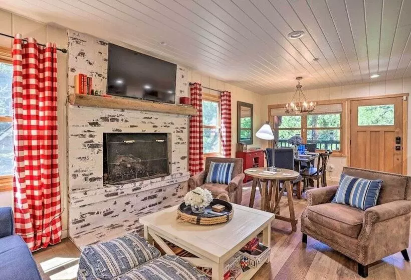 Steps To Lake: Cabin W/ Deck In Lake Arrowhead