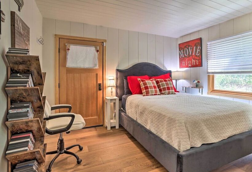 Steps To Lake: Cabin W/ Deck In Lake Arrowhead