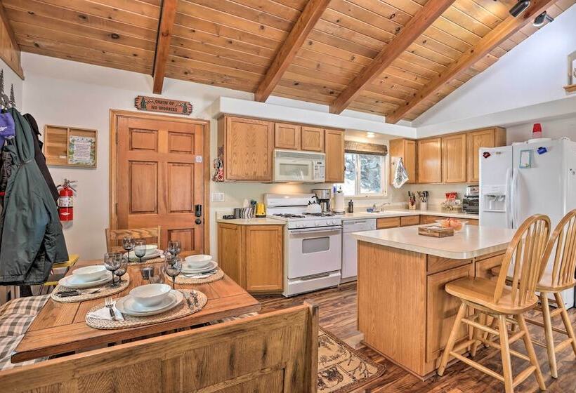 Delightful Family Cabin: Walk To Lake Gregory!