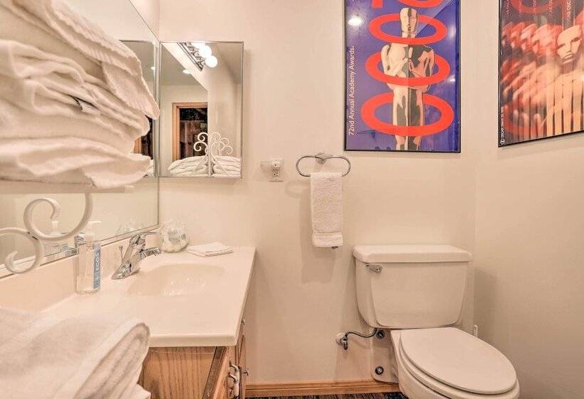 Delightful Family Cabin: Walk To Lake Gregory!