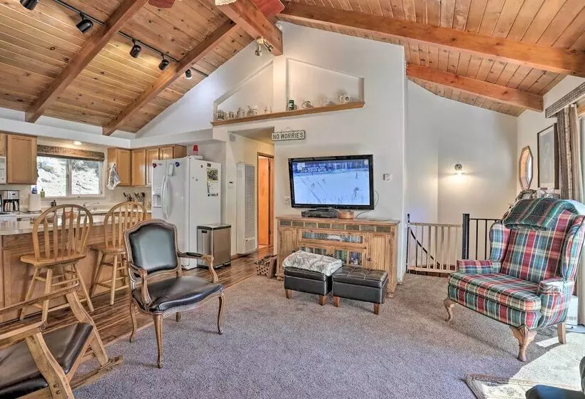 Delightful Family Cabin: Walk To Lake Gregory!