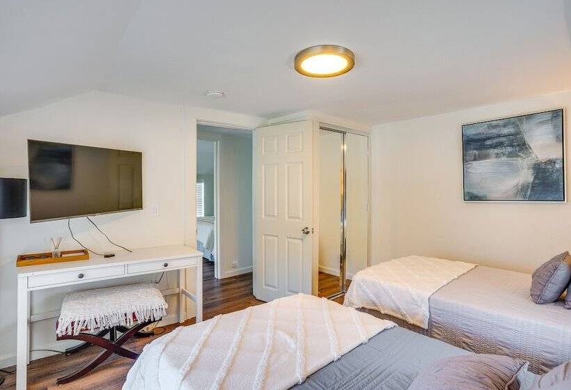 Downtown Long Beach Home: Walk Everywhere!