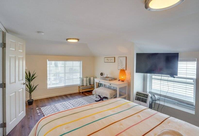 Downtown Long Beach Home: Walk Everywhere!