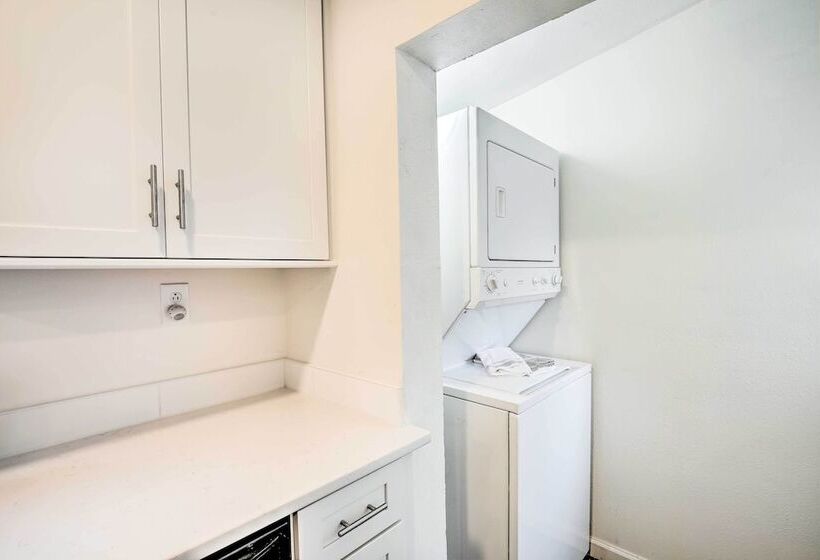 Downtown Long Beach Home: Walk Everywhere!