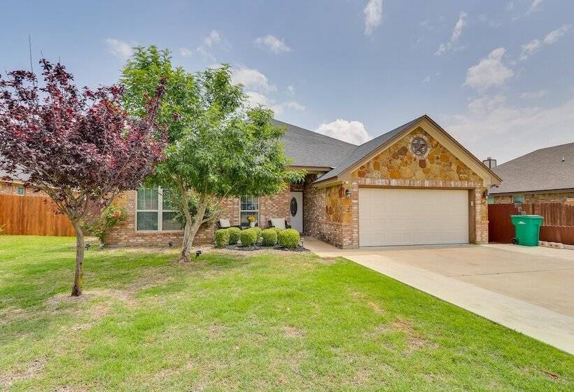 Family Friendly Retreat W/ Yard In Harker!