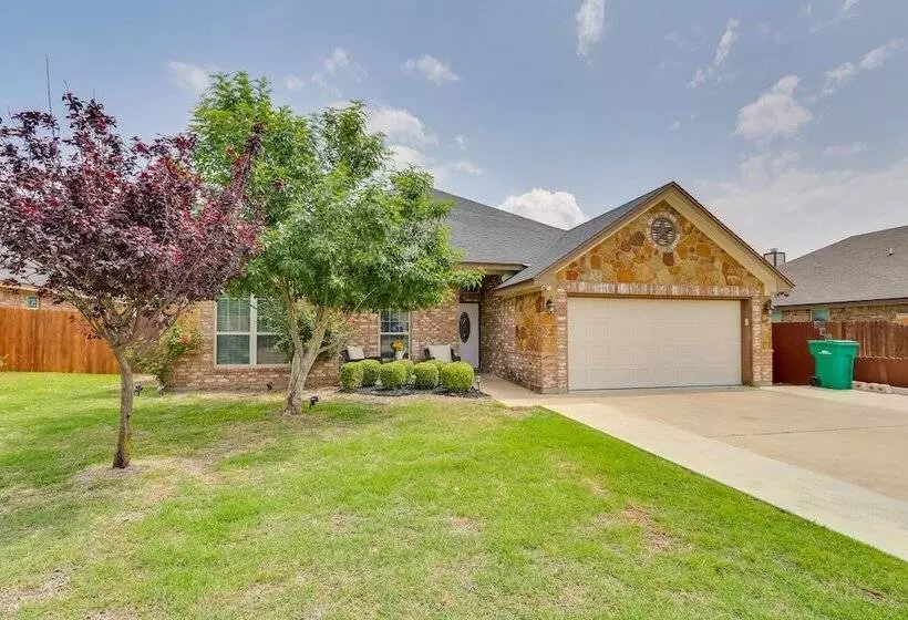 Family Friendly Retreat W/ Yard In Harker!