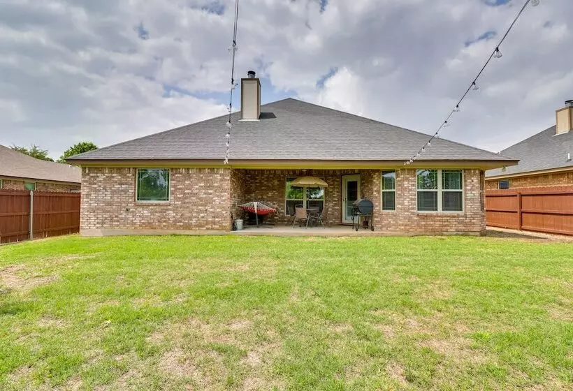 Family Friendly Retreat W/ Yard In Harker!