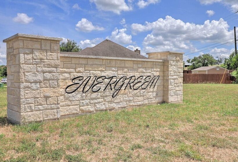 Family Friendly Retreat W/ Yard In Harker!