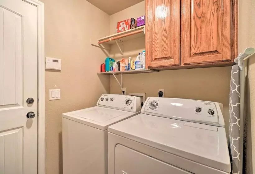 Family Friendly Retreat W/ Yard In Harker!