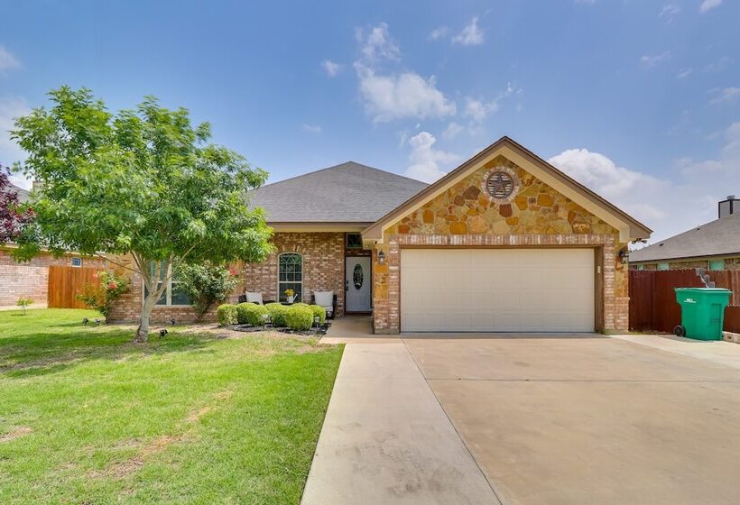 Family Friendly Retreat W/ Yard In Harker!