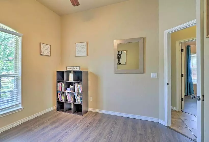 Family Friendly Retreat W/ Yard In Harker!
