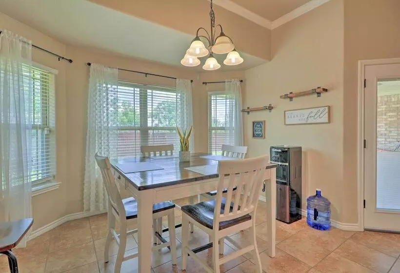 Family Friendly Retreat W/ Yard In Harker!
