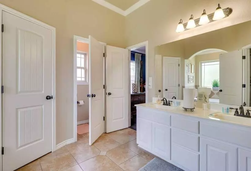 Family Friendly Retreat W/ Yard In Harker!