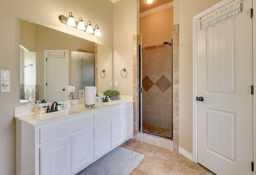 Family Friendly Retreat W/ Yard In Harker!