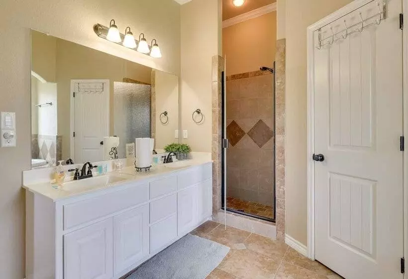 Family Friendly Retreat W/ Yard In Harker!