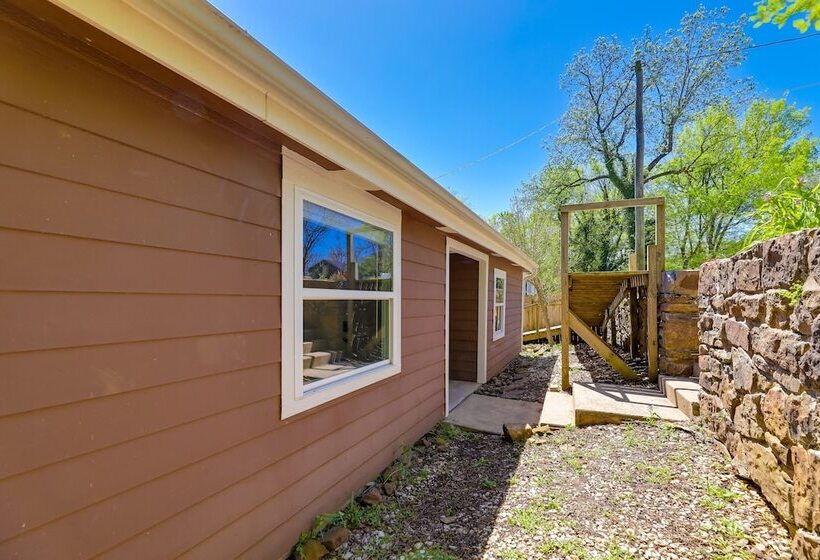 Fayetteville Retreat W/ Yard   Walk To Campus!