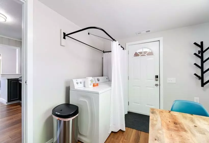 Fayetteville Retreat W/ Yard   Walk To Campus!