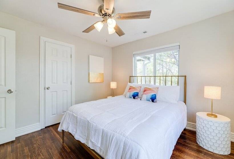 Fayetteville Retreat W/ Yard   Walk To Campus!