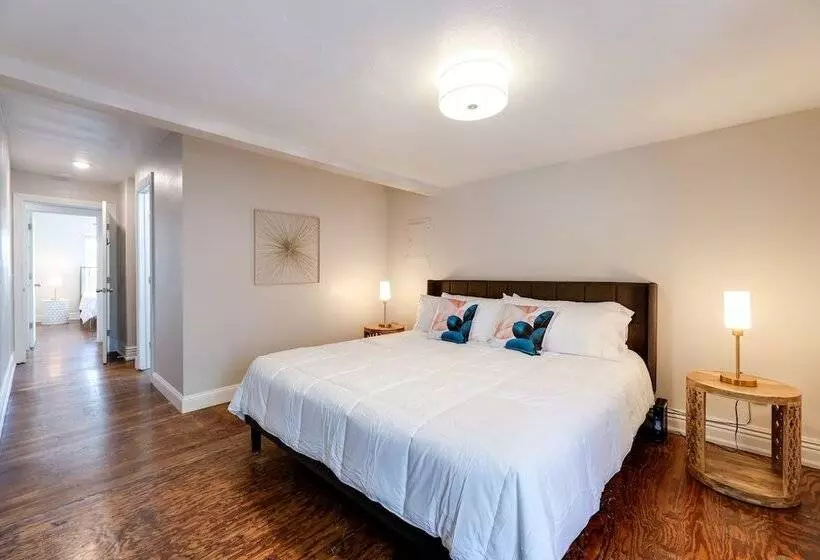 Fayetteville Retreat W/ Yard   Walk To Campus!