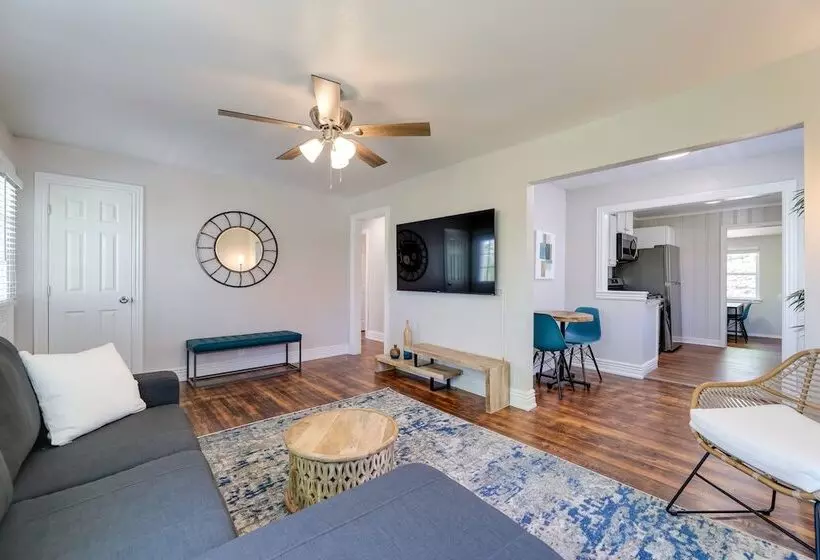 Fayetteville Retreat W/ Yard   Walk To Campus!