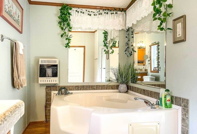 Franklin Home W/ Deck, & Fire Pit: 8 Mi To Dtwn!