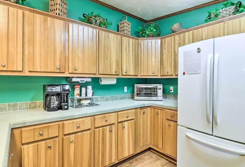 Franklin Home W/ Deck, & Fire Pit: 8 Mi To Dtwn!