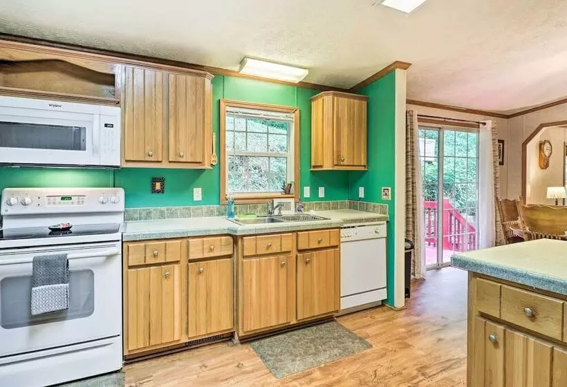 Franklin Home W/ Deck, & Fire Pit: 8 Mi To Dtwn!