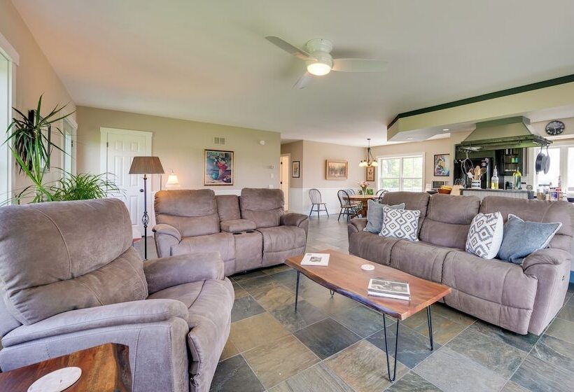 Hardwick Family Farmhouse On Vast Snowmobile Trail