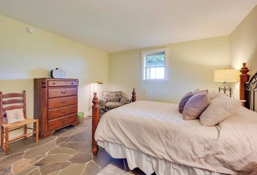 Hardwick Family Farmhouse On Vast Snowmobile Trail