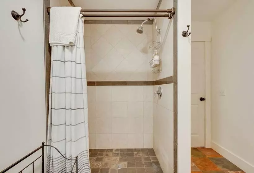 Hardwick Family Farmhouse On Vast Snowmobile Trail