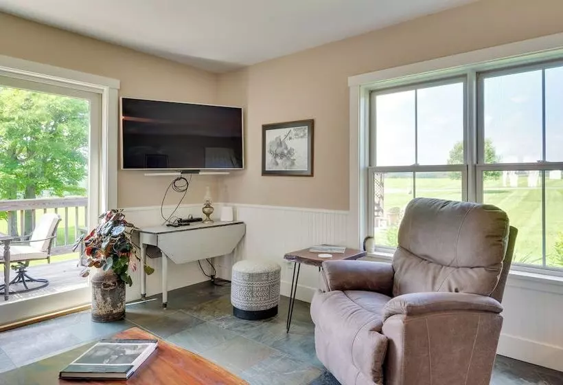 Hardwick Family Farmhouse On Vast Snowmobile Trail