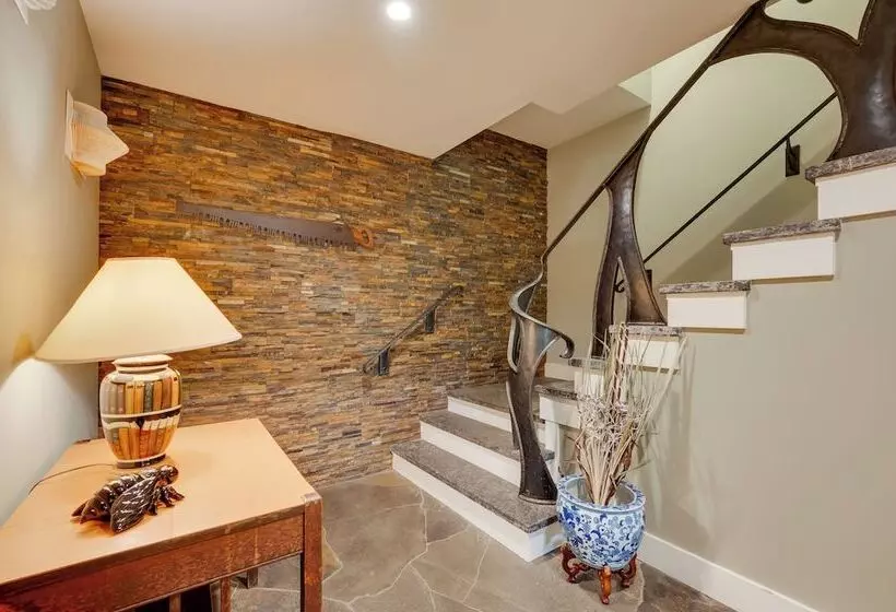 Hardwick Family Farmhouse On Vast Snowmobile Trail