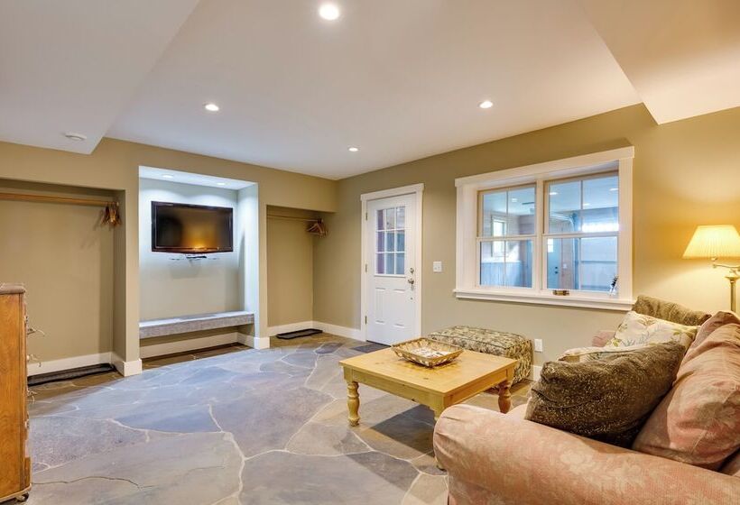 Hardwick Family Farmhouse On Vast Snowmobile Trail