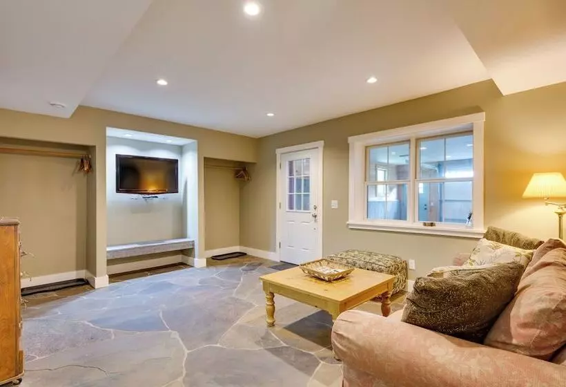 Hardwick Family Farmhouse On Vast Snowmobile Trail