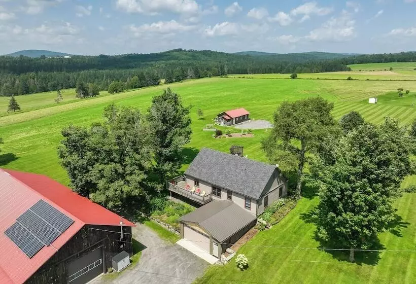 Hardwick Family Farmhouse On Vast Snowmobile Trail