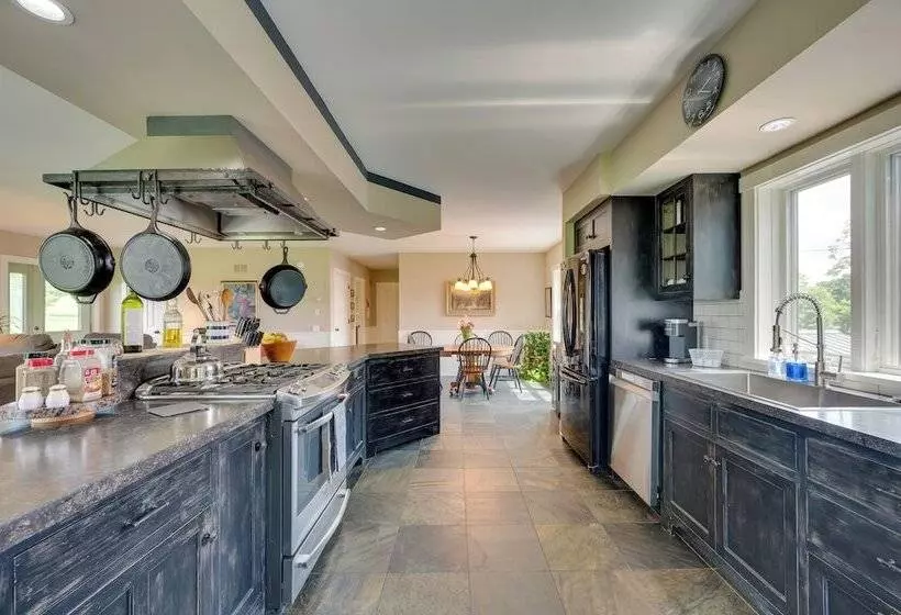 Hardwick Family Farmhouse On Vast Snowmobile Trail